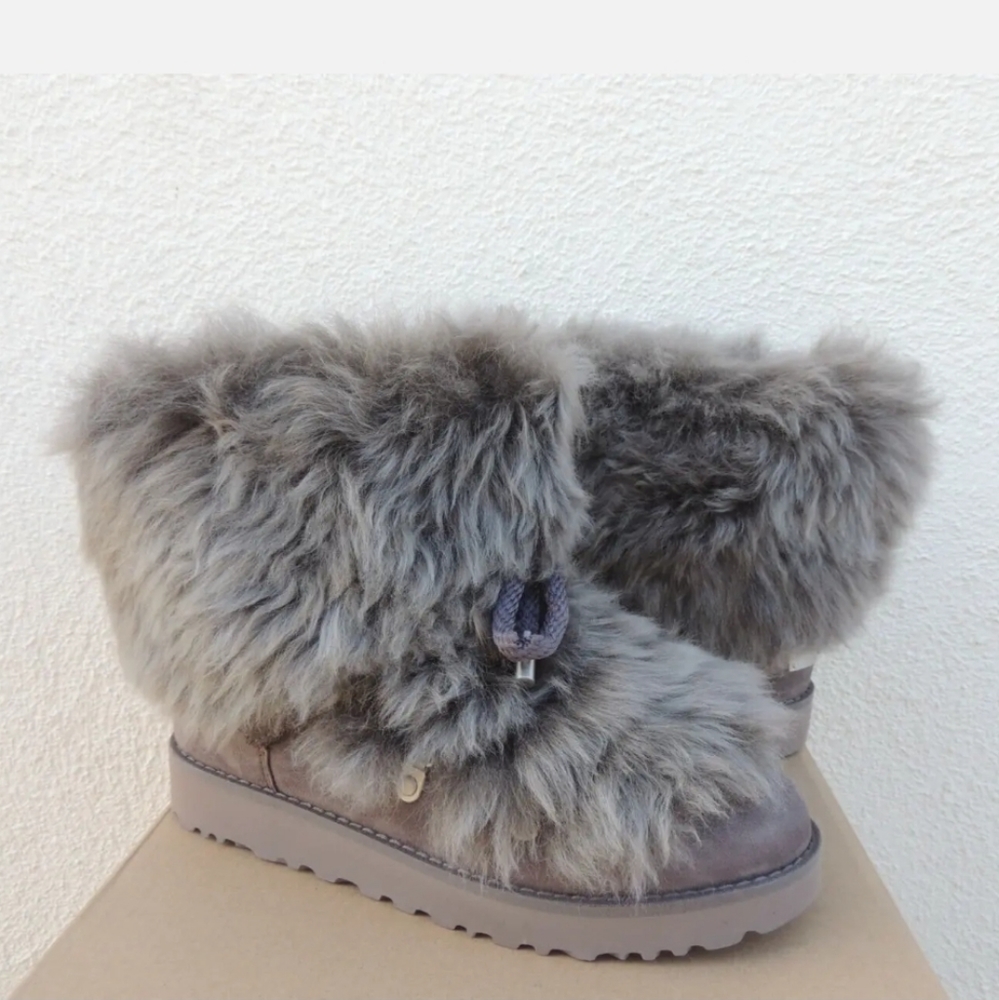 Sale! UGG  * Classic Posh Mini Fur Boots size 6 and 7 - Picture 2 of 9
